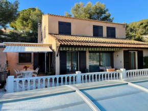 Maison de 4 chambres avec vue sur la mer piscine privee et jardin clos a Toulon a 4 km de la plage
